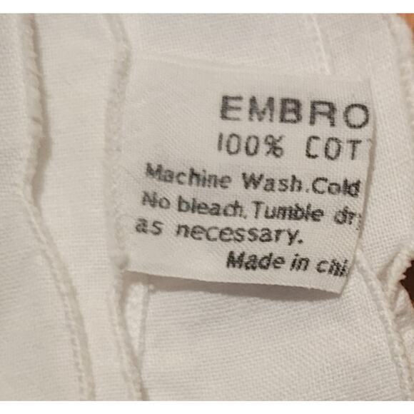 Vtg White Placemats 4 Cutwork Floral Embroidery Scallop Edge Cotton RN 59757 - Picture 8 of 16